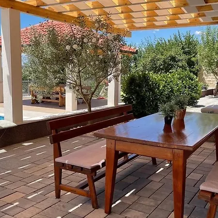 Duje Villa *